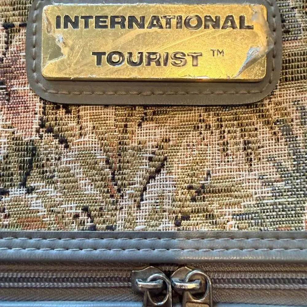 28x20 vintage international tourist rolling